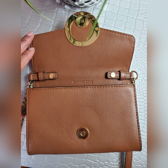 Michael Kors Hudson Large Phone Leather Crossbody - Picture 7 of 12